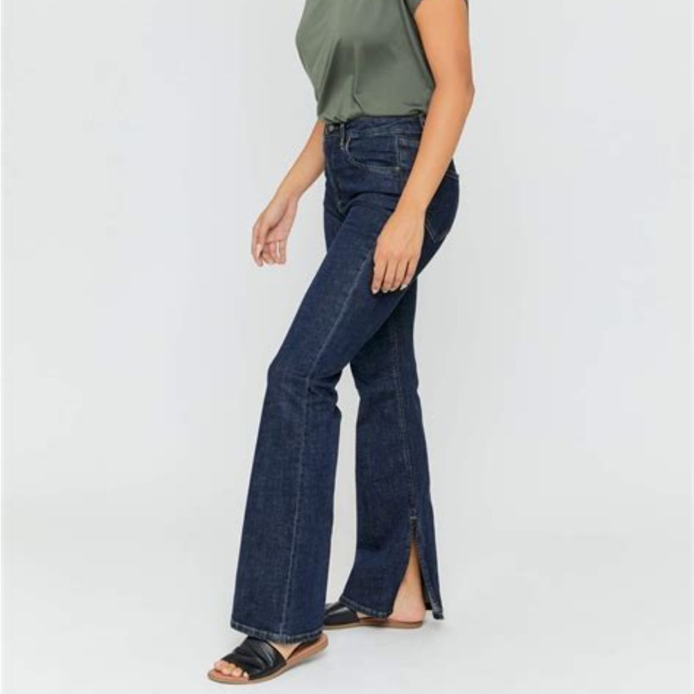 Oliver Logan The Russel Flare Blue Jeans Size 33 x 29 Inseam Inside Slits
